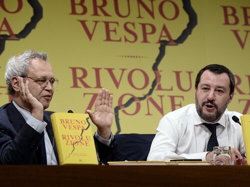 Messo in croce sui social, Salvini tifa Mentana: dalla parte della libertà