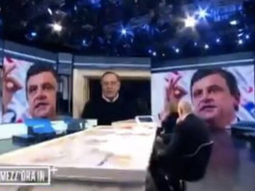 Calenda non molla Mastella, volano le querele. Sospetto tremendo sul Pd: perché non smentisce