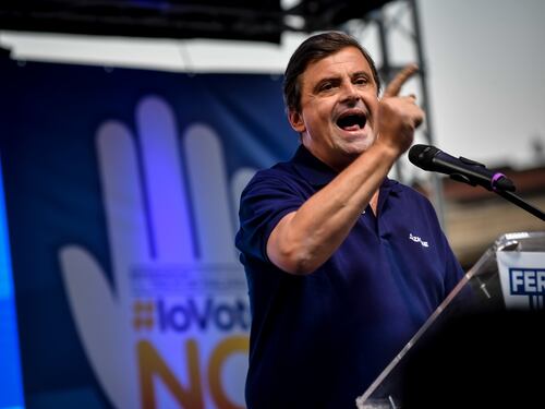 Calenda affonda Renzi: "Se lavora al Conte ter è da prendere a pernacchie"