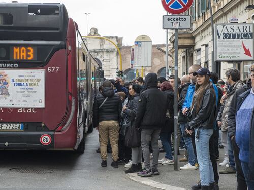 Sciopero 8 marzo, Roma si blocca: stop ai trasporti e disagi