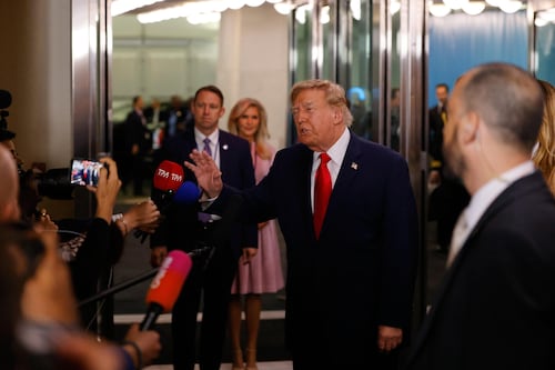Usa, il presidente allontana i giornalisti dalla Casa Bianca e inaugura la “Trump Tv”