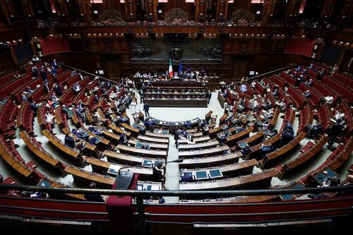 Manovra, bocciati mille emendamenti. E arriva la Carta Cultura