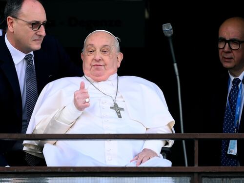 Papa Francesco è tornato: "Grazie per le vostre preghiere". Come cambia la vita del Santo padre