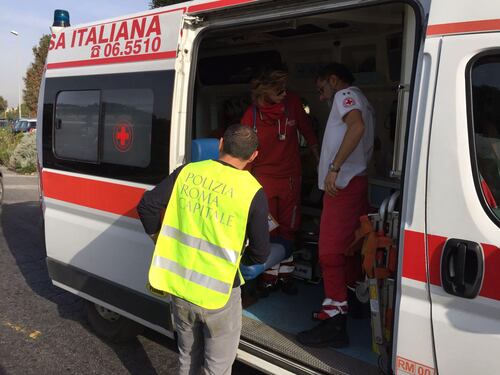 "Dammi i soldi o ti pungo" Tossicodipendente rapina una donna con due siringhe