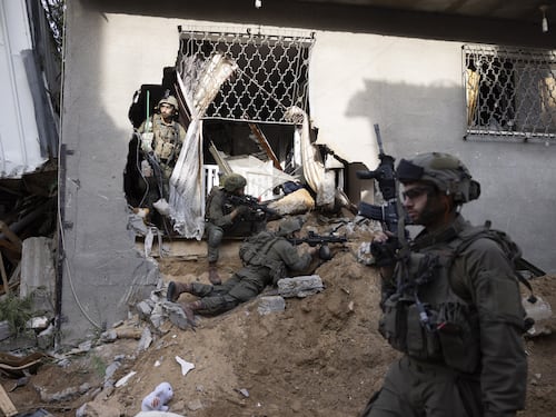 Israele, altre accuse sugli attacchi a Gaza: “Cecchino contro due donne in una chiesa”