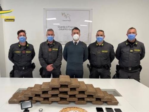 Sequestro di droga a Olbia, sbarca al porto con il camper carico di cocaina: arrestato dalla Finanza
