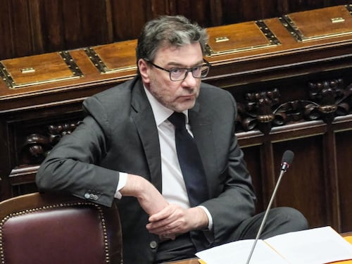 Def, il governo va sotto. Giorgetti tuona: "Non si rendono conto"