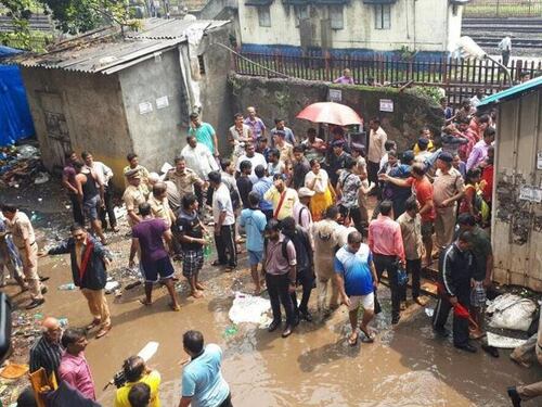 India, calca alla stazione almeno 22 morti a Mumbai