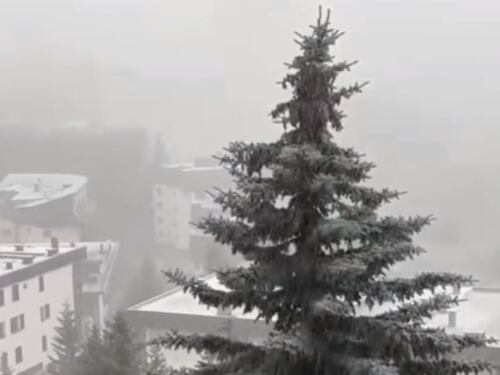 Meteo, neve di fine agosto a Sestriere: il video che lascia di stucco