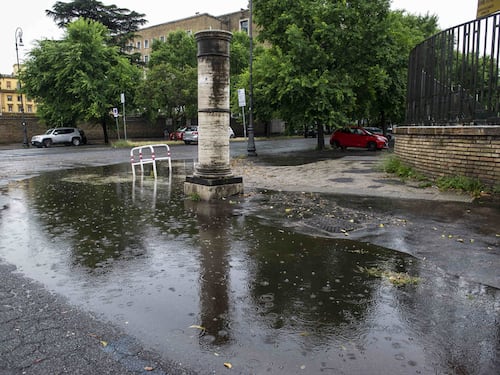 Buche e allagamenti. Il maltempo mette in ginocchio Roma