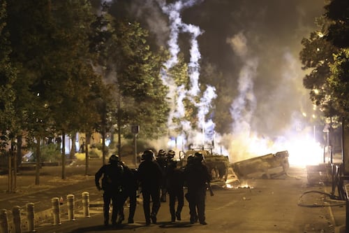 Scontri in Francia, il ministro Darmanin mobilita altri 45mila agenti