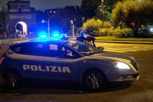 Roma, rapimento a Ponte Milvio: "Giovane portato via da un locale"
