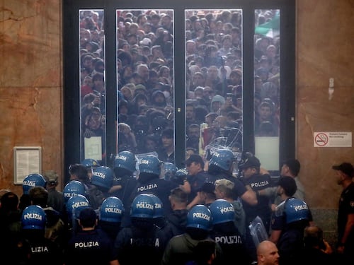 L’Italia paralizzata dai cortei pro-Palestina: il teatrino da piazza della sinistra