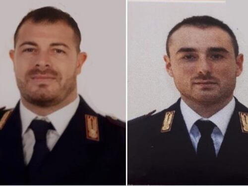 Gli ipocriti piangono due poliziotti