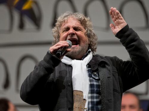 Minacce di morte a deputati sulla pagina facebook di Grillo
