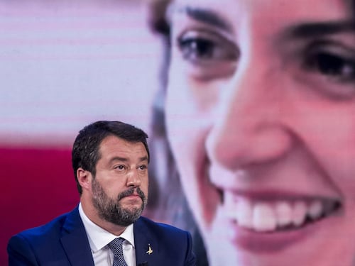 Foro Italico, la ruspa di Salvini sui Cinque Stelle: mica solo nomadi, sgomberiamo anche la Raggi