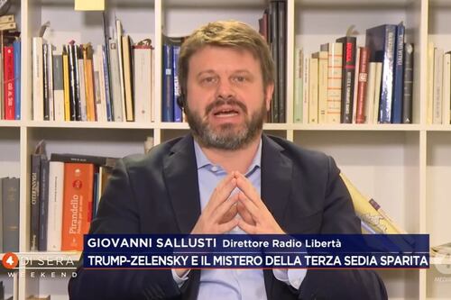 4 di sera, Giovanni Sallusti disintegra Macron: "Imbucato come a una festa del liceo"