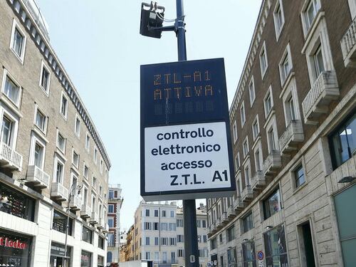 Ztl a Roma, "va sospesa". L'appello dei negozianti per le feste di Natale