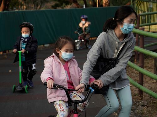Coronavirus, l'ordine del governo: "Chi torna dalla Cina può andare a scuola"