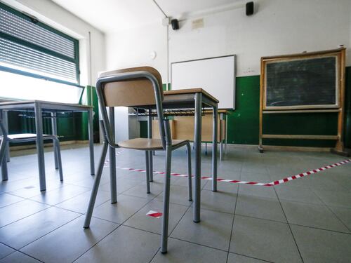 Riapre la scuola e Conte annuncia: "Se qualcuno è positivo tutta la classe in quarantena"