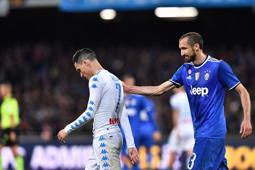 Hamsik replica a Khedira, pari tra Napoli e Juve