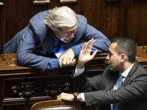 Vittorio Sgarbi bombarda sulla Cgil: "Che c'entra Luigi Di Maio? Quando mai ha lavorato?"