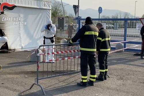 Brescia, due molotov contro il centro vaccinale: tanta paura, ma danni limitati