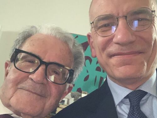 Prodi, sconcerto di FdI e Lega. E Letta lancia l'hashtag "Io sto con Romano"