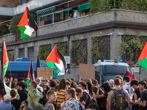 “Gaza come Auschwitz”. ProPal e guru di sinistra infangano la Shoah