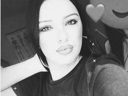 Sperona la moto della sorella gay e la uccide: "La compagna l'aveva infettata"