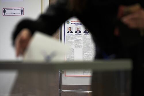 Elezioni Russia, gli 007 ucraini: "Violato il sistema di voto", cyber-attacchi al partito di Putin