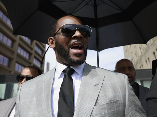 Violenza sessuale sui minori, condannato il rapper R. Kelly