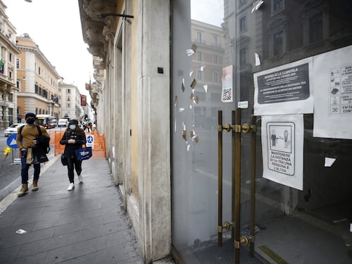 Sindrome da green pass: esercenti sfiniti, confusi, ansiosi e rassegnati. Caos sulle famiglie
