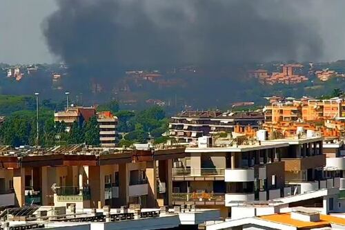 Roma, i residenti lanciano l'allarme. Incendi a Magliana e Muratella