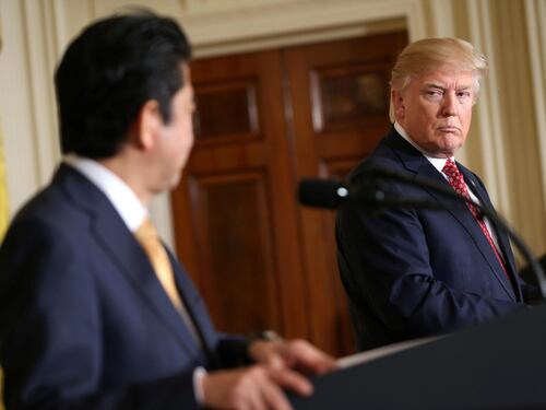 Usa, Trump non si ferma: pronto un altro ordine per vietare l'ingresso agli islamici