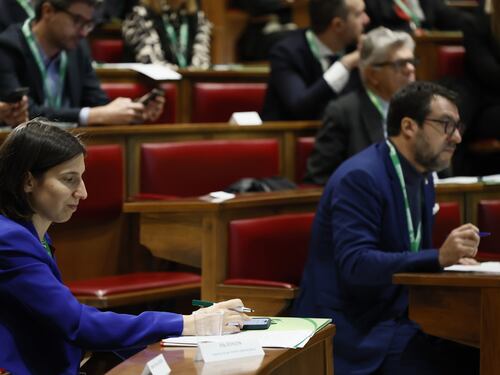 Ilaria Salis, la Lega zittisce Schlein: “La sinistra si accorge solo di alcuni detenuti all’estero…”