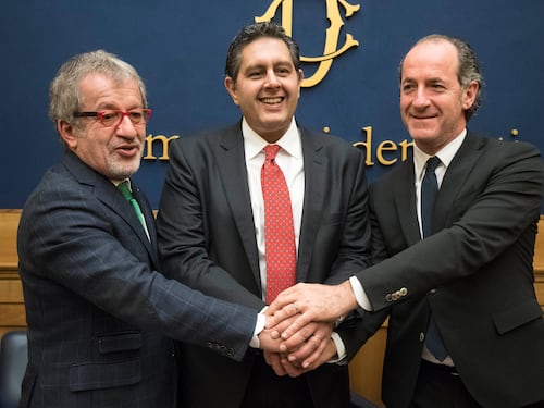 Tra i due litiganti il centrodestra gode