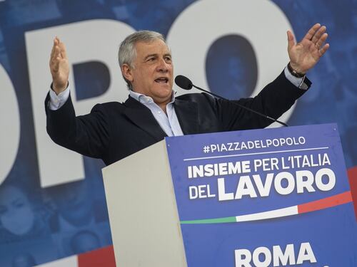 Dopo Berlusconi rischia Salvini. Tajani smaschera il plotone d'esecuzione
