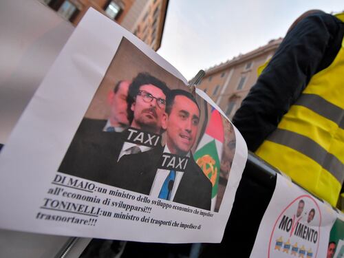 Rabbia Ncc: "Pronti alla guerra". E i tassisti esultano