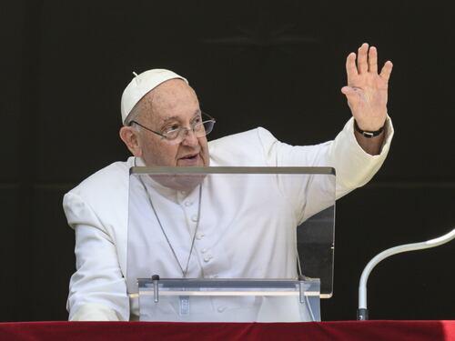 Vaticano, Papa Bergoglio promuove il grande accusatore di Viganò: sarà arcivescovo