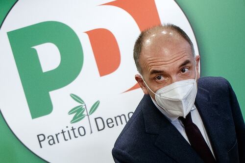 Morte Sassoli, Enrico Letta fa autogol con un selfie