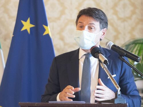 Ora Conte "raccomanda" le mascherine in casa. Tutte le misure del nuovo Dpcm