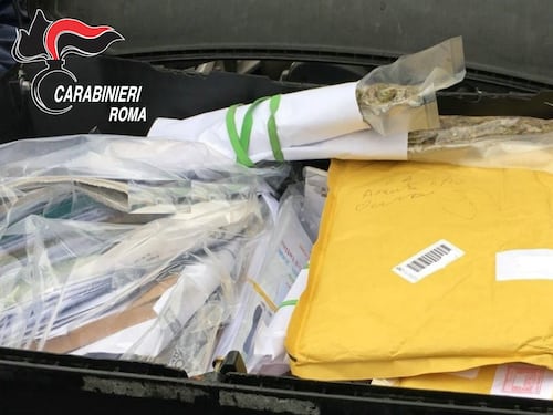 Droga fra le lettere da recapitare Arrestato postino pusher
