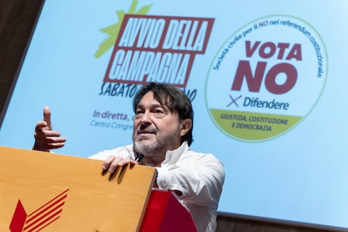 Dossieraggio, esposto di Gasparri in Procura sullo scandalo Report-Bellavia. La Lega attacca anche su De Raho
