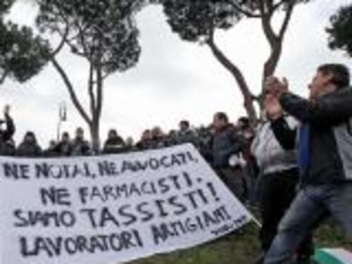 Mezza Italia va in piazza contro le liberalizzazioni