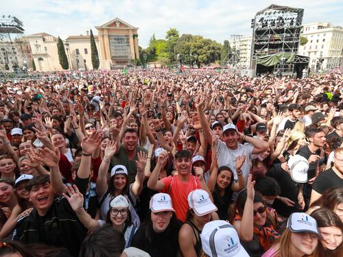 Primo maggio, è ora di cambiare musica. Paragone: sindacati fuori dal mondo