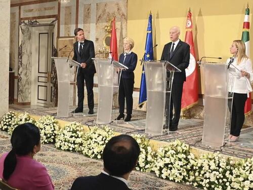 Migranti, intesa con la Tunisia: 100 milioni dall'Ue. Meloni: modello per altri Paesi africani