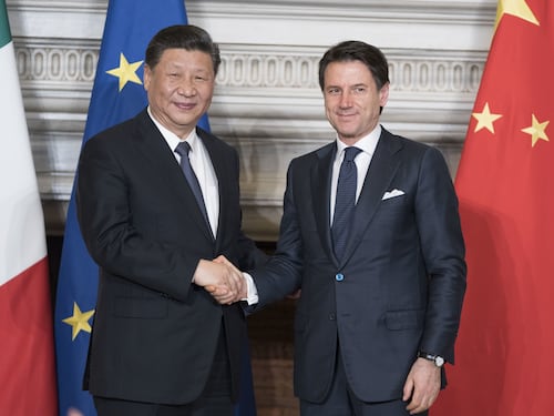 Conte “il cinese” vuole spingere l'Italia tra le braccia di Pechino