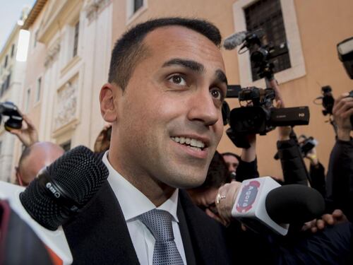 "Comanda solo Di Maio". Rissa tra i grillini