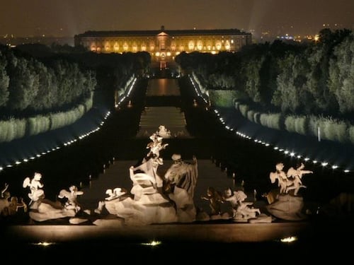 Italiani e turisti adorano l’arte sotto le stelle